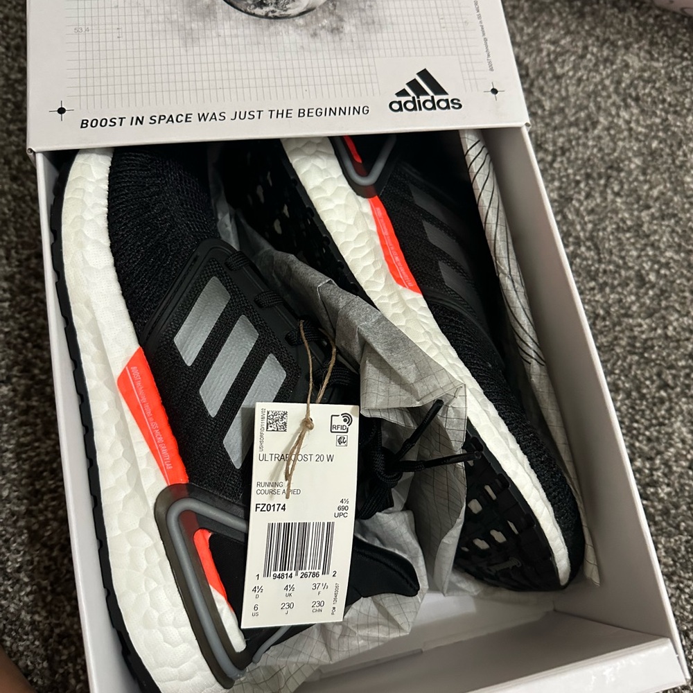 Adidas Ultranoost NASA addition, NWT size 6 Women